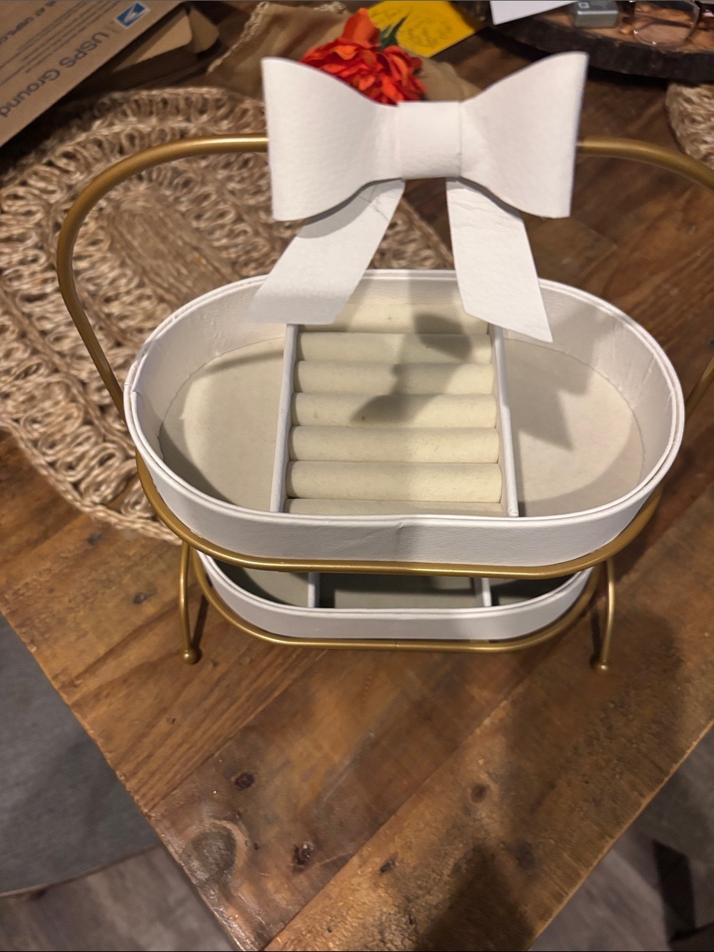 White & Gold Bow Jewelry Organizer nwt - Picture 4 of 4